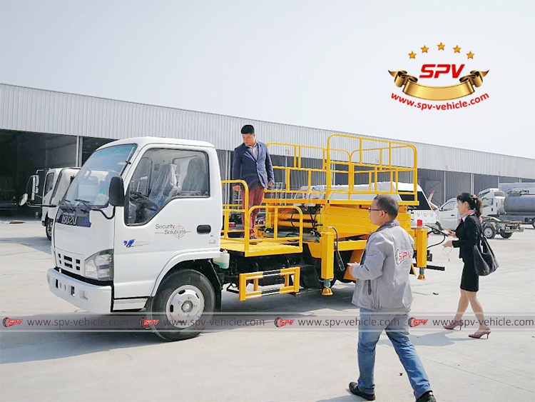 Lift Platform Truck ISUZU - Testing